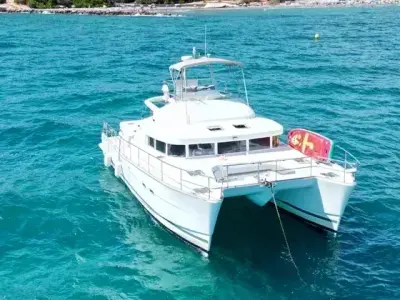 Catamarán Isabel Alba