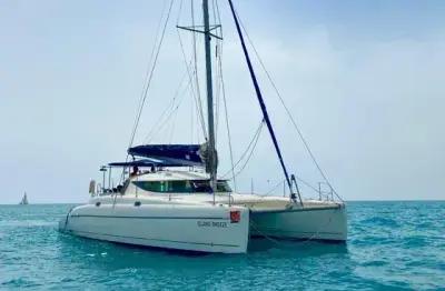 Catamarán Island Breeze