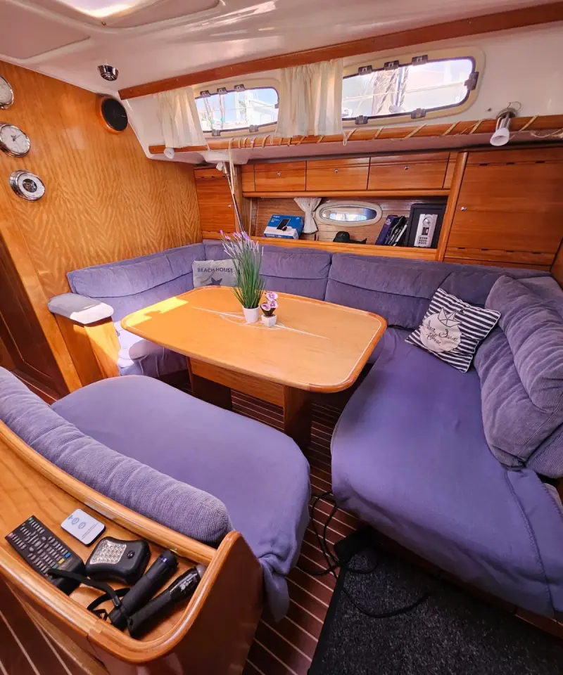 Velero Bavaria 43
