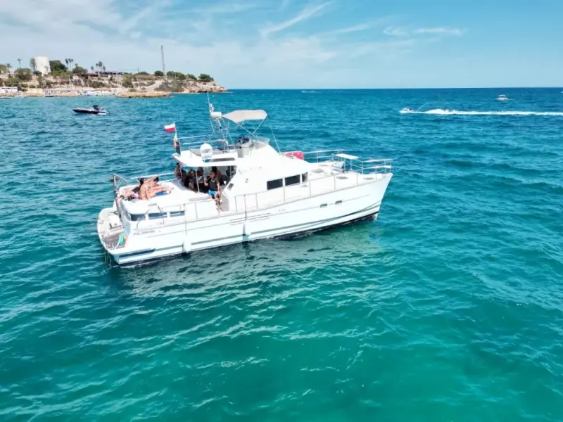 Yate Delfín
