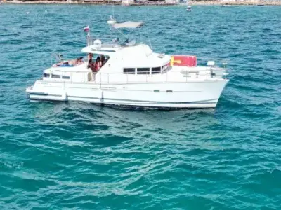Yate Delfín